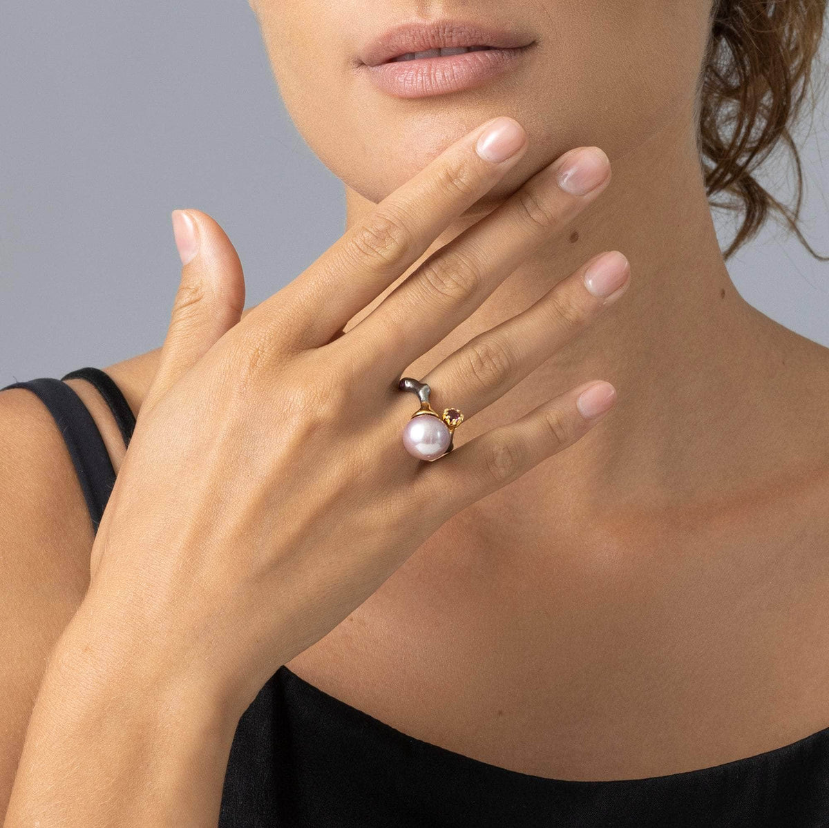 German Kabirski Linnie Purple Pearl and Rhodolite Ring (Black Rhodium and Gold 18K)