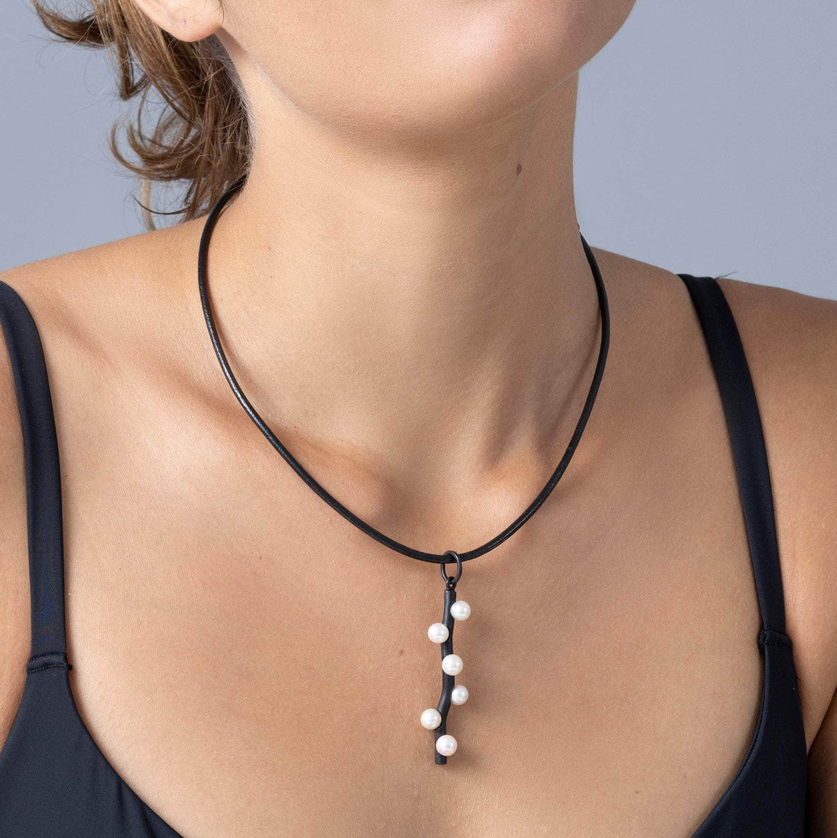 German Kabirski Kralen White Micro Pearl Pendant (Black Anthracite)